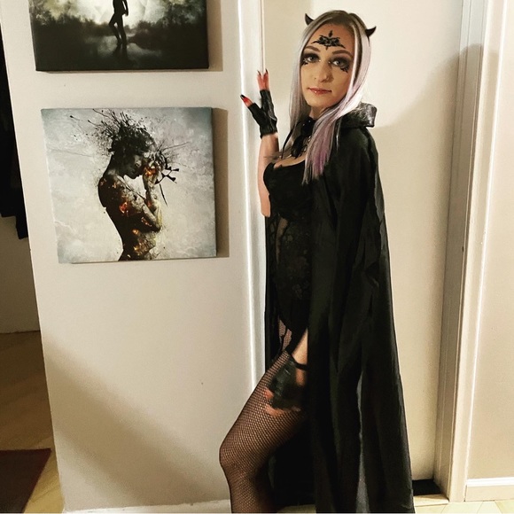 Devil/Demon Costume - Picture 5 of 6